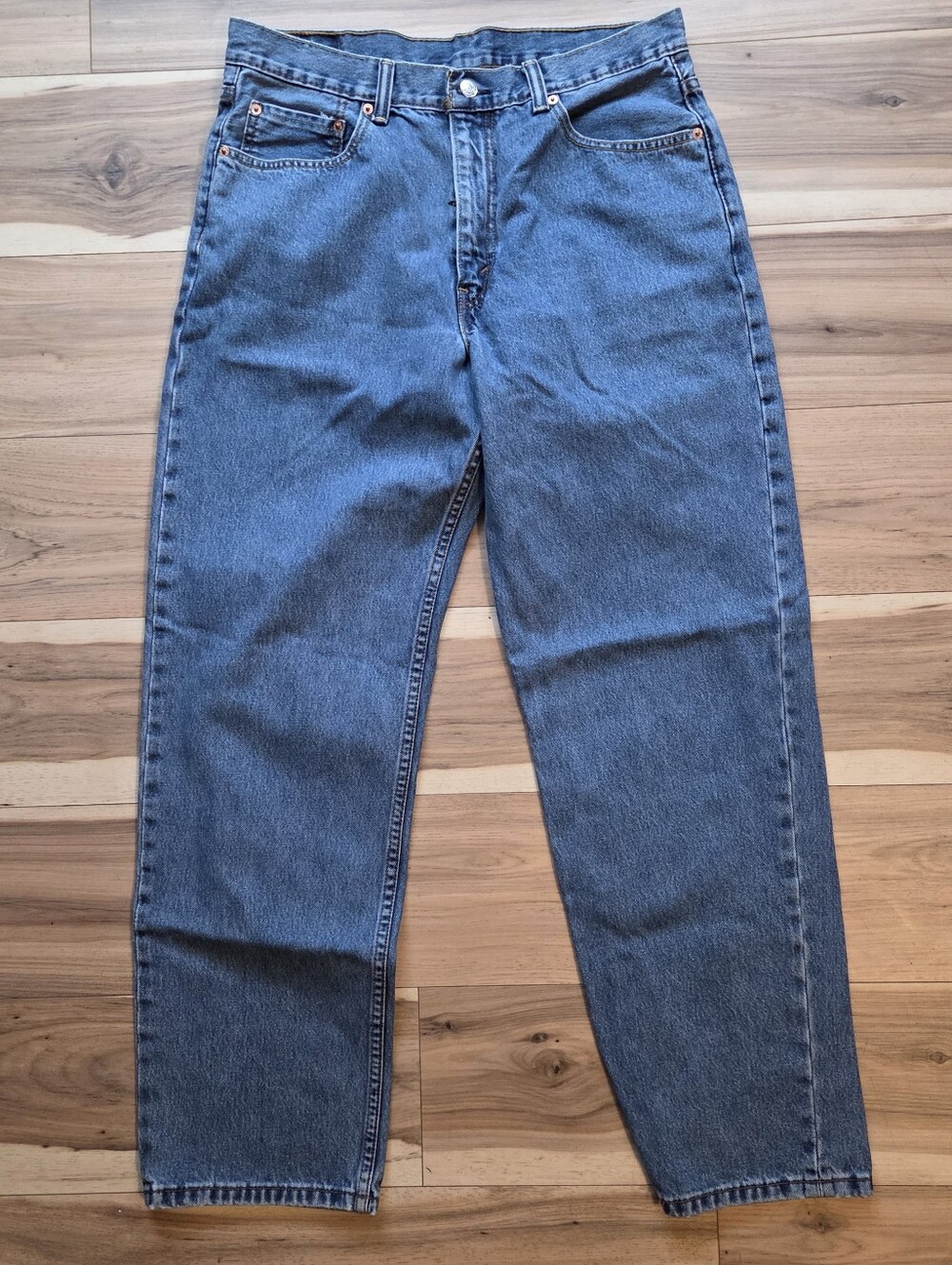 Levi's 550 Relaxed Fit Tapered Leg Jeans Men's Size 36x32 Medium Wash Denim